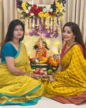 Antara Biswas Instagram - Ganpati Bappa Morya 🙏…. Mangal Murti Morya 🙏…. 

#ganpati #bappa #blessed #gratitude #family

📸: @deepakpathak663