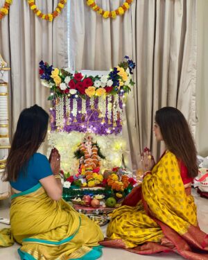 Antara Biswas Instagram - Ganpati Bappa Morya 🙏…. Mangal Murti Morya 🙏…. 

#ganpati #bappa #blessed #gratitude #family

📸: @deepakpathak663