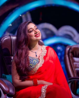 Antara Mitra Instagram - Kuch toh log kehenge logo ka kaam hai kehna ❤️

Outfit by - @twamev.official
Jewellery by - @blingboutiquer
Styled by - @style_by_hetaljogi

Make up - @meghna_make_up_artist 
Hair - Diwakar