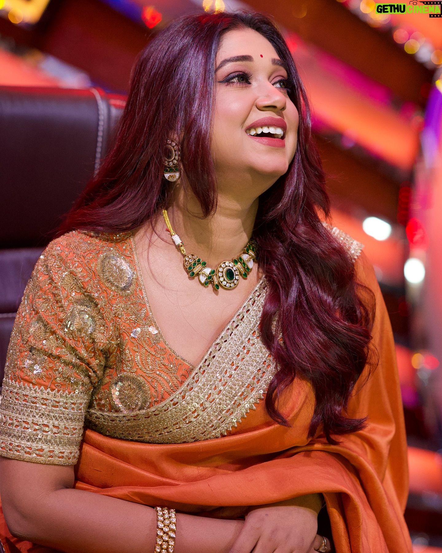 Antara Mitra - 12.7K Likes - Rust Orange
Outfit by - @_anjali_jha_____
Jewellery by - @the_jewel_gallery
Styled by - @style_by_hetaljogi
Make up - @meghna_make_up_artist