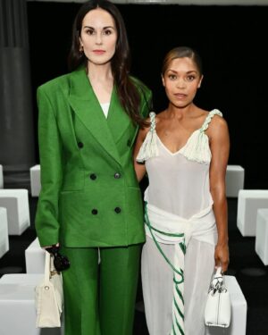 Antonia Thomas Instagram - Thank you so much for having me @jw_anderson. What an incredible show. Loved it!! And happy as larry to get to hang with my gorgeous pal. 💚🤍

@hollyevawhite ✨
@barriegmakeup 💫
@jw_anderson 💥