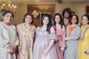 Anu Prabhakar Instagram - Whoa!! This was one baby shower to remember for a lifetime!! Fun, laughter, genuine blessings from people who i love the most. All the credits go to @goldenstar_ganesh sir and the his lovely lady @shilpaaganesh mam for hosting this awesome awesome baby shower for me. Mam you’ve been a friend , a guide , an elder sister and sometimes even a mom whenever needed you the most. I really dont know how to say thanks to you. The food , the decor , the arrangements,  the invitees were just super pinpoint perfect. I really love you mam. Thank you again. Ganesh sir thank you for being the bestest host ever. We laughed soooooo much because of you. Your simplicity since the time I’ve known you is inspirational. Love you too. Thankyou to all who came by to wish me and the baby. I will remember this forever ❤️ Thanks God for all these lovely people in my life 🥰💝