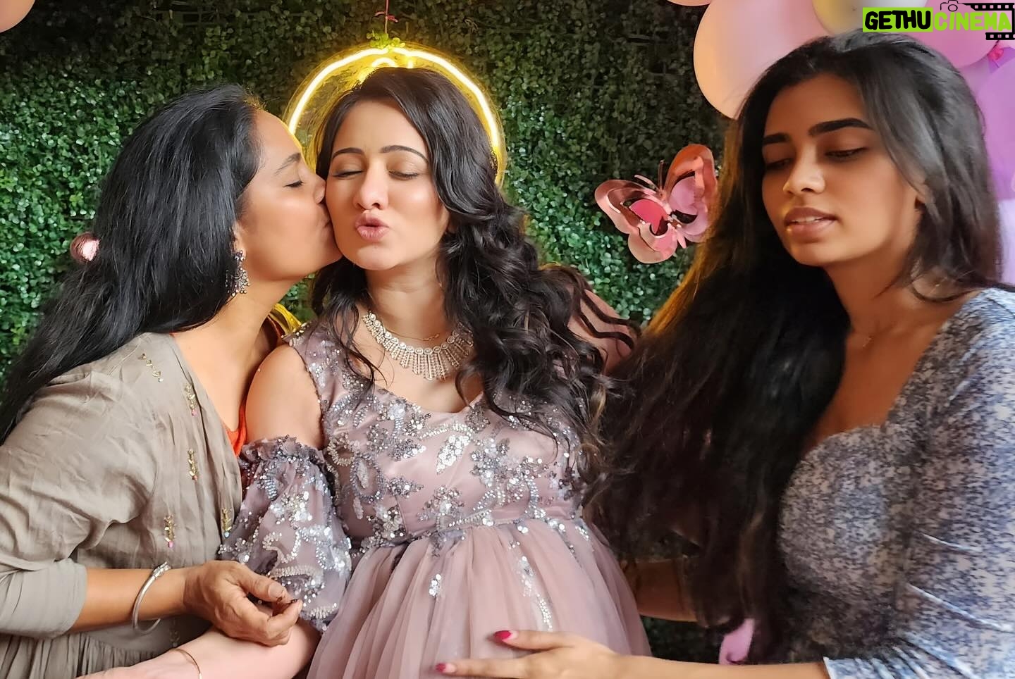 Anu Prabhakar - 73.5K Likes - Whoa!! This was one baby shower to remember for a lifetime!! Fun, laughter, genuine blessings from people who i love the most. All the credits go to @goldenstar_ganesh sir and the his lovely lady @shilpaaganesh mam for hosting this awesome awesome baby shower for me. Mam you’ve been a friend , a guide , an elder sister and sometimes even a mom whenever needed you the most. I really dont know how to say thanks to you. The food , the decor , the arrangements, the invitees were just super pinpoint perfect. I really love you mam. Thank you again. Ganesh sir thank you for being the bestest host ever. We laughed soooooo much because of you. Your simplicity since the time I’ve known you is inspirational. Love you too. Thankyou to all who came by to wish me and the baby. I will remember this forever ❤️ Thanks God for all these lovely people in my life 🥰💝
