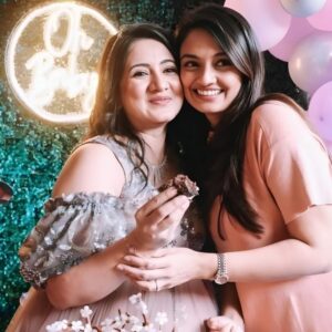Anu Prabhakar Instagram - Whoa!! This was one baby shower to remember for a lifetime!! Fun, laughter, genuine blessings from people who i love the most. All the credits go to @goldenstar_ganesh sir and the his lovely lady @shilpaaganesh mam for hosting this awesome awesome baby shower for me. Mam you’ve been a friend , a guide , an elder sister and sometimes even a mom whenever needed you the most. I really dont know how to say thanks to you. The food , the decor , the arrangements,  the invitees were just super pinpoint perfect. I really love you mam. Thank you again. Ganesh sir thank you for being the bestest host ever. We laughed soooooo much because of you. Your simplicity since the time I’ve known you is inspirational. Love you too. Thankyou to all who came by to wish me and the baby. I will remember this forever ❤️ Thanks God for all these lovely people in my life 🥰💝