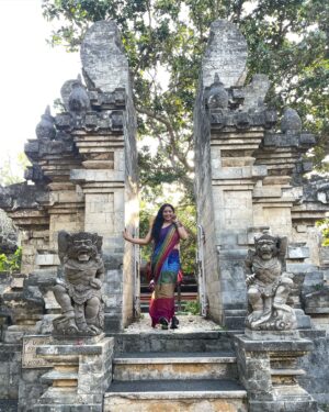 Anumol Instagram - Sareeing n Bali 

Got to witness kechak dance, a balinese art dramatic performance which mainly tells stories from Ramayana followed by only vocals mainly men. Very unique experience and got to know a different perspective on Ramayana !

#anumol #anuyathra #bali #indonesia #travel #explore #kechakdance #uluwatutemple