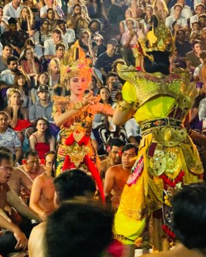 Anumol Instagram - Sareeing n Bali 

Got to witness kechak dance, a balinese art dramatic performance which mainly tells stories from Ramayana followed by only vocals mainly men. Very unique experience and got to know a different perspective on Ramayana !

#anumol #anuyathra #bali #indonesia #travel #explore #kechakdance #uluwatutemple