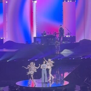 Aoi Yamada Instagram - 🪐SCIENCE FICTION🪐 Tour 2024 
Hikaru Utada @kuma_power 
ヒカルさん、バンドの皆様、スタッフの皆様、
１８公演完走おめでとうございます！
観客の皆様も、私たちアオイツキをあたたかく迎えてくださりありがとうございました。
ヒカルさんのNHK特番で振付と共演させて頂いた
『Electricity』を
最後のkアリーナ公演２日間でご一緒させて頂き、
本当に本当に幸せな時間でした。
皆様の、25年間に、おめでとうございます！

アオイツキ　@aoituki_dance 

Director @tomoymd 

HairMakeup @torivomit 
CostumeStyling @studio_ogawasanchi 

#sciencefiction 
#hikaruutada 
#宇多田ヒカル