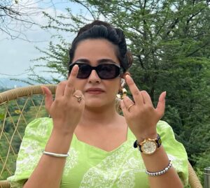 Actress Apoorva Arora HD Photos and Wallpapers December 2024