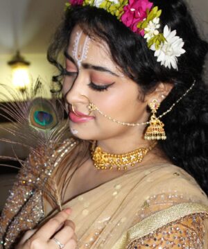 Apsara Rani Instagram - Yada yada hi dharmasya glaanirbhavati bhaarat
Abhyutthaanam adharmasya tadaatmaanam srijaamyaham
Paritranaay saadhunaam vinaashaay cha dushkritaam
Dharm sansthaapanaarthaay sambhavaami yuge yuge…🙏🏻

Krishna Please Come back and Save the World!!!🙏🏻🌎💔

#radheradhe #radha #radhakrishna #krishna #janmashtami #apsararani #apsara #bhagvadgita