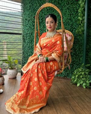 Apurva Nemlekar Instagram - .
Heritage swag ❤️
.
Makeup - @manishakolge_makeup_artist 
Hairstylist - @manisha_kolge_academy 
Costume stylist - @manasi_rane_96 
Saree - @designer_kazbee 
Jewellery - @sorayaajewels_ 
.
#apurvanemlekar #ganeshotsav #starpravahganeshotsav2024 #khajinabappachyagoshtincha