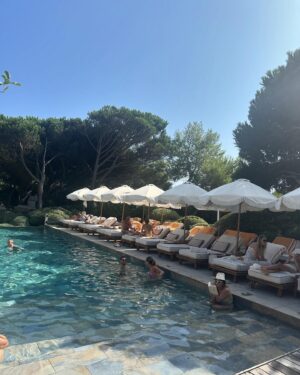 Arabella Chi Instagram - St Tropez Dump 🇫🇷 (swipe to last side for a nosey intruder to our lunch)