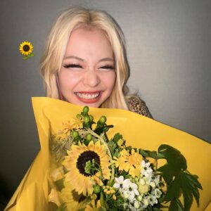 Arakawa Instagram - みんなー💖💖💖おめでとう💖💖💖💖
今日(8月30日)はあらめろの誕生日だね💖💖💖💖💖💖💖💖
28歳よゆーで羽ばたくwwwwwwwwwww

みなさんたくさんのお祝いメッセージ、プレゼントありがとうございます😭💖⭐️✨💖💖💖😭⭐️💖💖😭💖💖💖💖💖💖💖💖💖
優しい言葉一つ一つが自分の支えです✨まぢでみんなのおかげでなんとかやれてます！！！！！！！！！！！！！！感謝すぎ
一日一日を超えていきましょうね！
明日はきっといい日になるはずです💖💖💖💖💖💖💖💖💖

この写真のケーキはね、先日web cmの撮影いかせてもらった時(はやく告知したいw)頂いたんだあ🥰❤️💖💖💖ありがとうございます

なんか言葉が難しいけど、とにかくみんなありがとう！！！！！！

日付けこえてライン、DMくれた人たちには生涯えこひいきさせてください、😭💖💖わら

#腕に🍰これ置いてるの余裕で腕太くてだるかったからです
#いや、あの、その、広角でとったから腕が広がったってだけの話で
#いや、あの、はいそうです、はい
#うはははははwwwwwwwwwwwwwwww

こんな私ですが明日からもよろしく〜💖💖💖💖💖💖💖💖