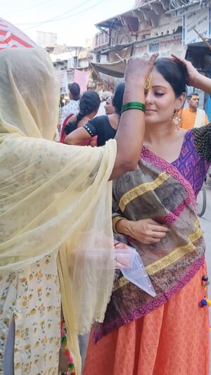 Archana Gupta Instagram - Krishna - Love, Devotion, Enlightenment 🙏🏻 
Happy Krishna Janamashtami 🙏🏻🦚
Radhe Radhe 🙏🏻
.
.
.
.
.
.
.
#krishnabhakti #radhekrishna #gopi #krishnajanamashtami #harekrishna #krishna #devotion #bhagwatgeeta #love #lifelearning #reelsindia #prem #vrindavan #mathura #incredibleindia #radheradhe