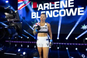 Arlene Blencowe Instagram - Drop a 👊🏽 if you’re keen to see me roll out again before the year is out. @bellatormma @pfl