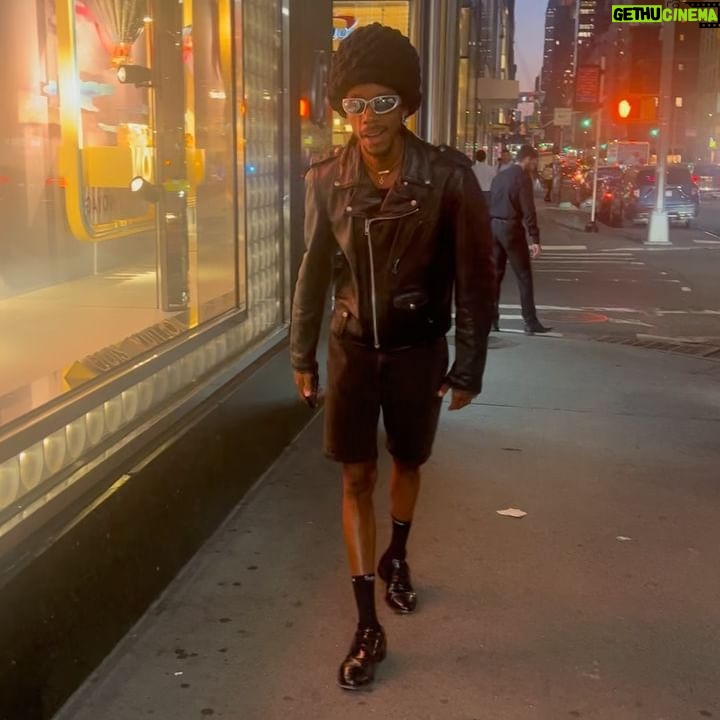 Arsema Thomas - 14.1K Likes - Could you tell it was my first NYFW? 

Thank you to @braylendion for the portrait! @theophilio @melittabaumeister @gugubygugu @manthe.ribane @africanfashioncouncil @katebarton for inviting me. It is an honor and privilege to get to support African, sustainable and/or emerging designers always. 

Thank you @marieclairemag and @nikkiogun for inviting me and @chipsheridan to celebrate love and 30 years of NYFW with you xx

And always thanks to my support team of @toyeadedipe for styling me and @kymberberry for face beat and @imprintpr for it all. 

@chipsheridan is a menace. 

#nyfw