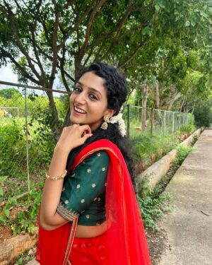 Arsha Baiju Instagram - Bengaluru Naatkal♥️ 
#dhawani 
📸 @navaneeth._.s 
Accessories @menorah_jewellers
Blouse stitching @zoandzi_by_sanam