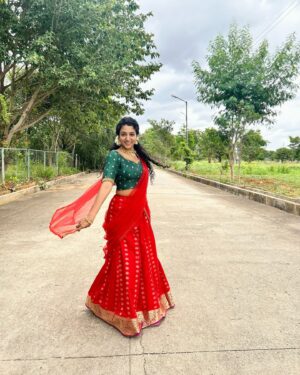 Arsha Baiju Instagram - Bengaluru Naatkal♥️ 
#dhawani 
📸 @navaneeth._.s 
Accessories @menorah_jewellers
Blouse stitching @zoandzi_by_sanam