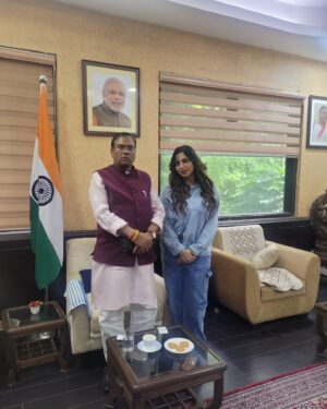 Arshi Khan Instagram - It was wonderful to meet honorable Former Union  of State - Ministry of Steel, GoI Union Minister of State, Ministry of Rural Development Shri Faggan Singh Kulaste Ji in Delhi today . He is exceptionally vibrant, genuine motivating person.
