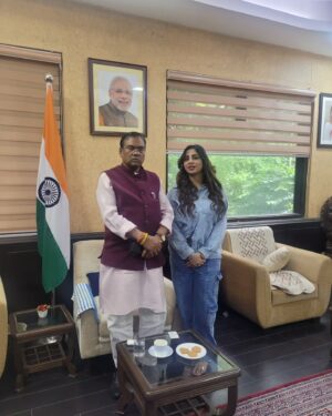 Arshi Khan Instagram - It was wonderful to meet honorable Former Union  of State - Ministry of Steel, GoI Union Minister of State, Ministry of Rural Development Shri Faggan Singh Kulaste Ji in Delhi today . He is exceptionally vibrant, genuine motivating person.