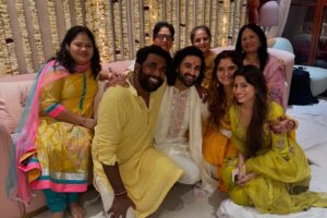 Arti Singh Instagram - My Bappa ❤️🧿 

Wearing @kadhaeeghar