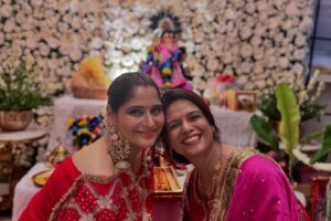 Arti Singh Instagram - My Bappa ❤️🧿 

Wearing @kadhaeeghar