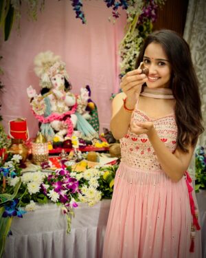 Ashi Singh Instagram - Ganpati Bappa morya 🙏