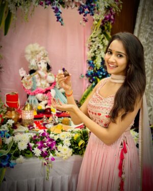 Ashi Singh Instagram - Ganpati Bappa morya 🙏