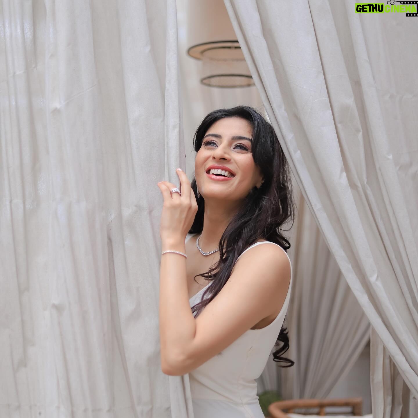 Ashlesha Savant - 20.4K Likes - Something White ☁️☁️☁️☁️☁️🤍🤍🤍🤍🤍🤍🤍
Wearing - @labelmahimasethiya
Jewellery- @eclatdiamonds_
Styled by - @styledbykashishmutha
Hair - @zubeda_hairstylist
Make up - @imrankhan1674
Photograher- @the_pixeleyes @_rohittt01
Assisted by - @_lens_vibe__14
Location - @truetrammtrunk , @puneetgidwani
#potraits #potd #fashionblogger