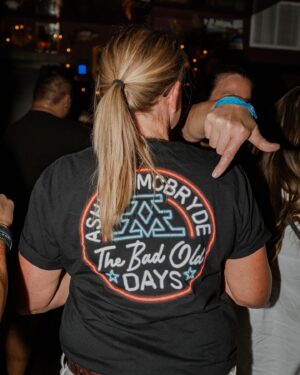 Ashley McBryde Instagram - This is all because of, and for, YOU. Thank you, Trybe, for a night of togetherness !! Let’s “bad old days“ together again soon !! 

📸: @hayleyshoots