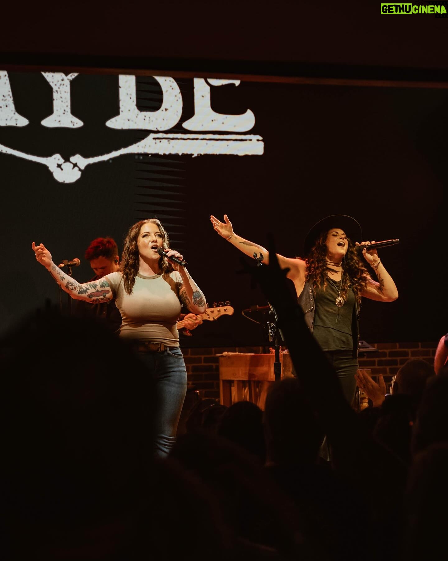 Ashley McBryde - 6.4K Likes - This is all because of, and for, YOU. Thank you, Trybe, for a night of togetherness !! Let’s “bad old days“ together again soon !!
📸: @hayleyshoots
