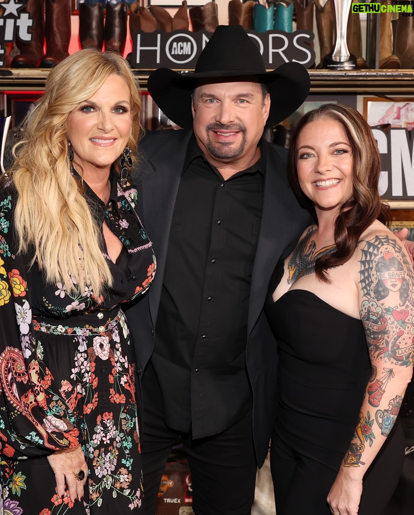 Ashley McBryde - 13.5K Likes - It was an honor to sing with the one and only Vince Gill honoring Tony Brown at the #ACMHonors. Thanks for having me for a night such magical moments. @acmawards
Jumpsuit- @amandauprichard
Jewelry- @capucinedewulf
Styled by @blakelyecollier
Hair and makeup - @dayna.anne