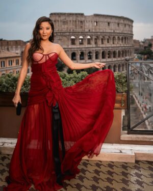 Ashley Park Instagram - 💃🏻 bonjour(no) Italy!! 🍕
are you REDdy for #emilyinparis season 4 part 2? cuz we arrrrrre! 🌶️