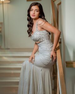 Actress Ashna Zaveri HD Instagram Photos and Wallpapers September 2024