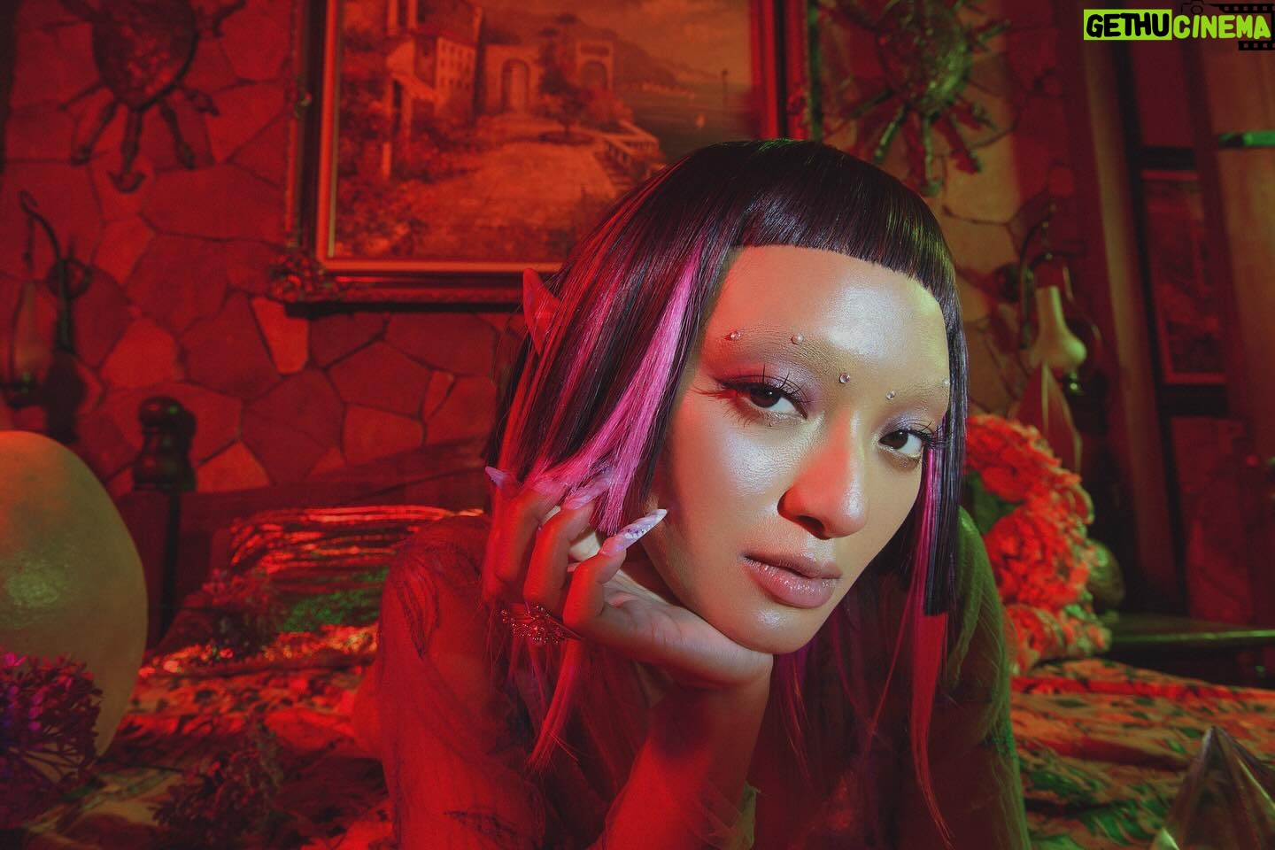 Asmara Abigail - 2.9K Likes - I will find the light
I will find a way to
Even if I have to
Start a fire
I will be a lion
Then I’ll find the others
When we roam together
Loud we’ll roar
MNSF - @wearemanja
@prabowbow
@gisela_jizeeru
@claudyaachrp
@thereal.ekahair
@willysuteja