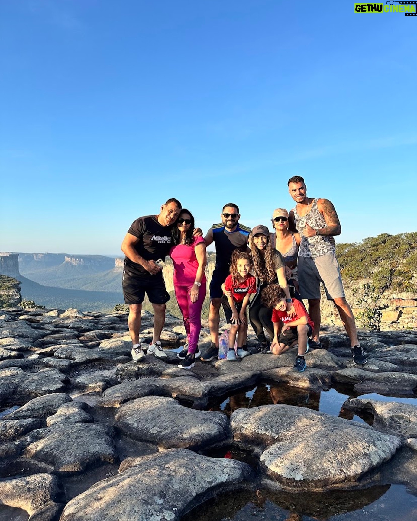Assucena Assucena - 2.1K Likes - Subindo o Morro do Pai Inácio pela segunda vez, embora tudo pareça novo de novo. Dos lugares mais lindos que já pude estar! A Chapada Diamantina é um tesouro plantado no sertão da Bahia. Fico a desvendar energias entre pedras, ervas e cachoeiras🙏🏽✨❤️