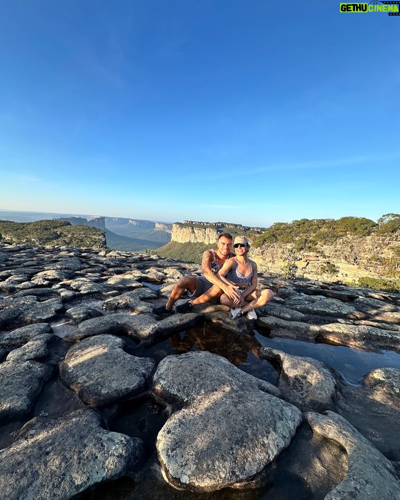 Assucena Assucena - 2.1K Likes - Subindo o Morro do Pai Inácio pela segunda vez, embora tudo pareça novo de novo. Dos lugares mais lindos que já pude estar! A Chapada Diamantina é um tesouro plantado no sertão da Bahia. Fico a desvendar energias entre pedras, ervas e cachoeiras🙏🏽✨❤️