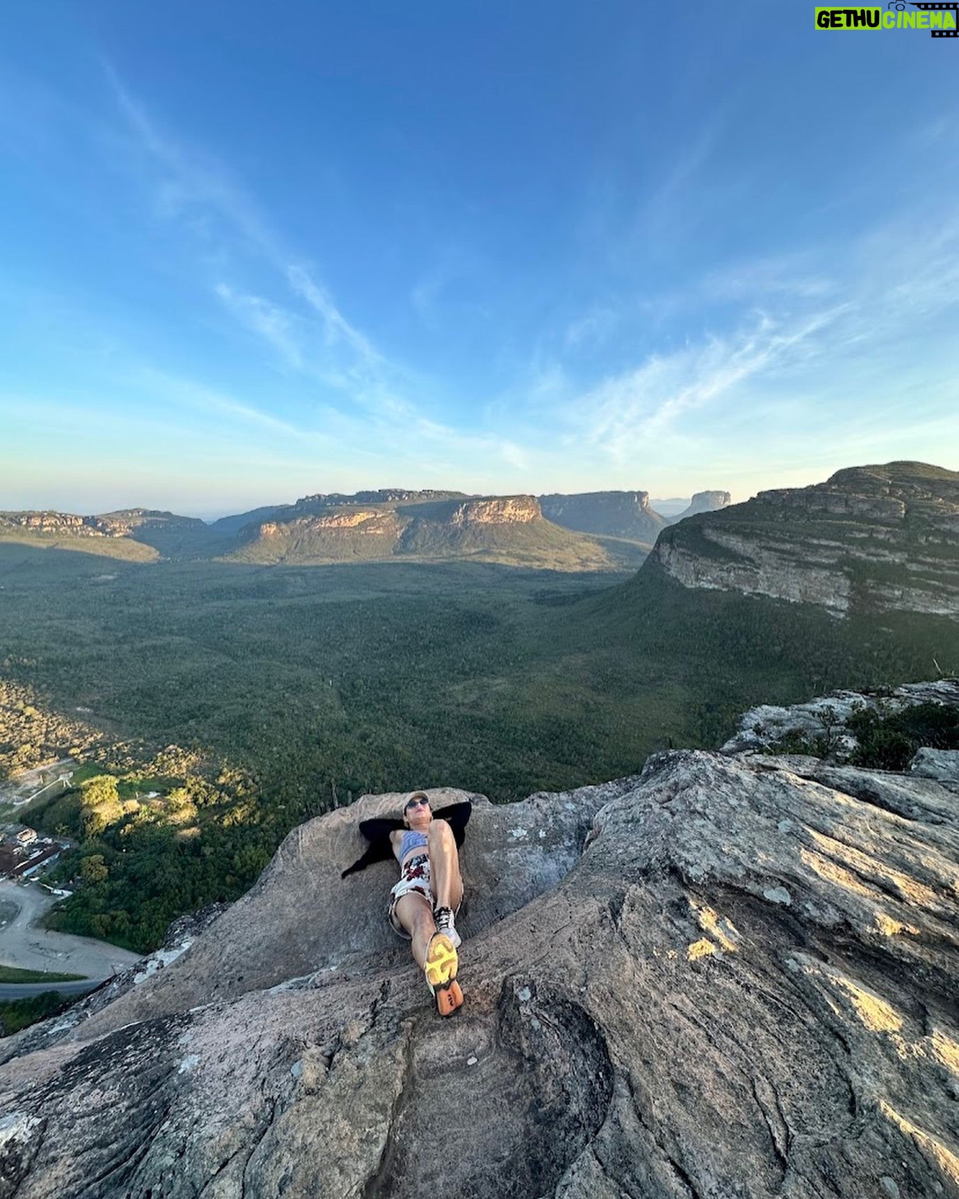 Assucena Assucena - 2.1K Likes - Subindo o Morro do Pai Inácio pela segunda vez, embora tudo pareça novo de novo. Dos lugares mais lindos que já pude estar! A Chapada Diamantina é um tesouro plantado no sertão da Bahia. Fico a desvendar energias entre pedras, ervas e cachoeiras🙏🏽✨❤️