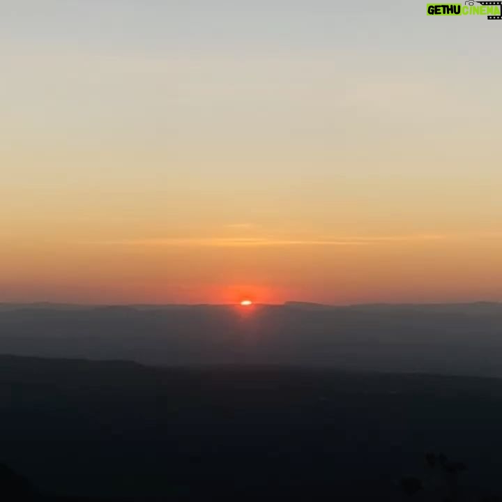 Assucena Assucena - 2.1K Likes - Subindo o Morro do Pai Inácio pela segunda vez, embora tudo pareça novo de novo. Dos lugares mais lindos que já pude estar! A Chapada Diamantina é um tesouro plantado no sertão da Bahia. Fico a desvendar energias entre pedras, ervas e cachoeiras🙏🏽✨❤️