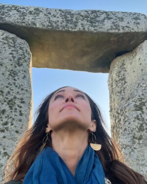Autumn Reeser Instagram - Stone-d. ꩜ ☾☼

@ameyacohen 
@savestonehenge_whs