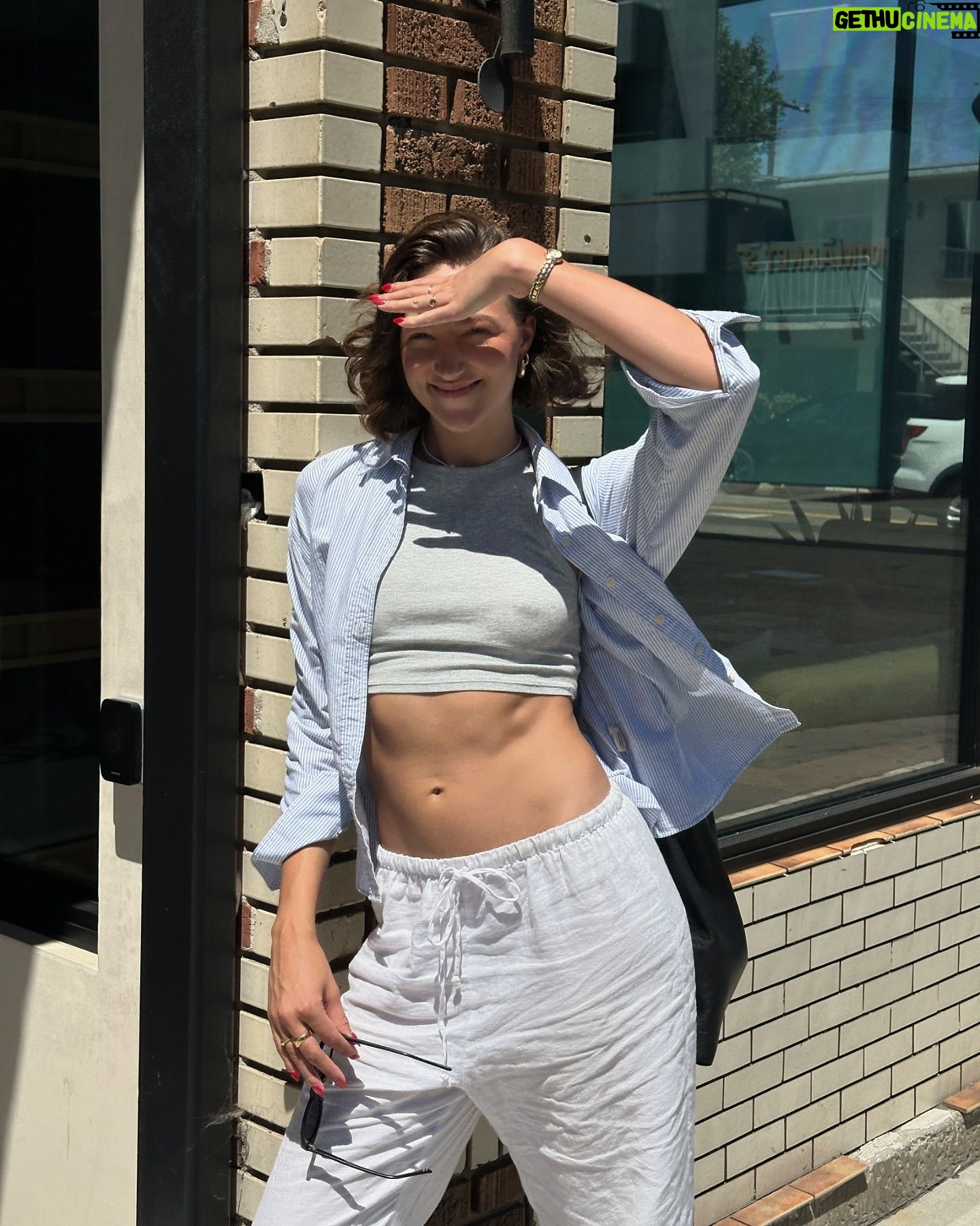 Ava Michelle - 28.3K Likes - pieces of august 🌊🌸⛱️💋👯♀️