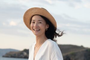 Aviis Zhong Instagram - 科莫多的粉紅沙灘真的好美，
只要穿上白色，
直接重操舊業變成模特兒，
猜得出來，
那些是Sony、Nikon和Fuji？
又是誰拍的呢？
@fabiograngeon 
@kairchen 
@jason_kuo_0.0 
@yeyusheng 

#sony #fuji #sony #komodopinkbeach #indonisia #komodowedding #komodo