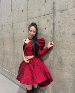 Aya Hirano Instagram - 《Animelo Summer Live 2024 -Stargazer-》
⁡
ソロで♪God knows...を歌わせていただきました！
Lost my musicもそうですが、意外にもアニサマで歌ったことがない2曲でした。
やっと……歌うことができました！
⁡
初のハルヒギターでの演奏。
このハルヒギターはなんと、えなこさんが私物を貸してくださったんです！
えなこさん、本当にありがとうございます。
⁡

原作20周年の今年、ファンの皆様に何かお礼ができないかと、
ダメ元でアニサマ齋藤Pにご相談したところ、
齋藤Pを始めとするたくさんの皆さまがこの日の為に熱意を持ってご尽力くださり、出演させていただけることになりました。
⁡
出演日はたまたま、エンドレスエイト最終日でした。
⁡
⁡
原作新巻の発売日が昨日発表になりましたが、それに合わせた出演ではなく、
解禁日が決まったと連絡があったのも２日ほど前……アニサマの出演が決まった方が早かったんです。
⁡
⁡
SOS団がアニサマで再終結したのが2017年。
ソロでアニサマに出演したのが2009年と…15年ぶり。
⁡
今年のテーマは -Stargazer-
………笹の葉ラプソディなの？
⁡
ハルヒが望んだから……
8月31日にアニサマで演奏しないとエンドレスエイトを抜けられなかったんでしょうか？
⁡
こんないくつもの偶然や奇跡が重なるのが、
『涼宮ハルヒの憂鬱』なんです。
⁡
ここでもまた、ハルヒが…アニサマが……願いを叶えてくれました。
⁡
⁡
みんなは夏休みにやり残したことはありませんでしたか？
無事ループを抜けられていますように。
⁡
アニサマ、ありがとうございました！
⁡
⁡
⁡
#アニサマ
#涼宮ハルヒの憂鬱
#Godknows
#平野綾