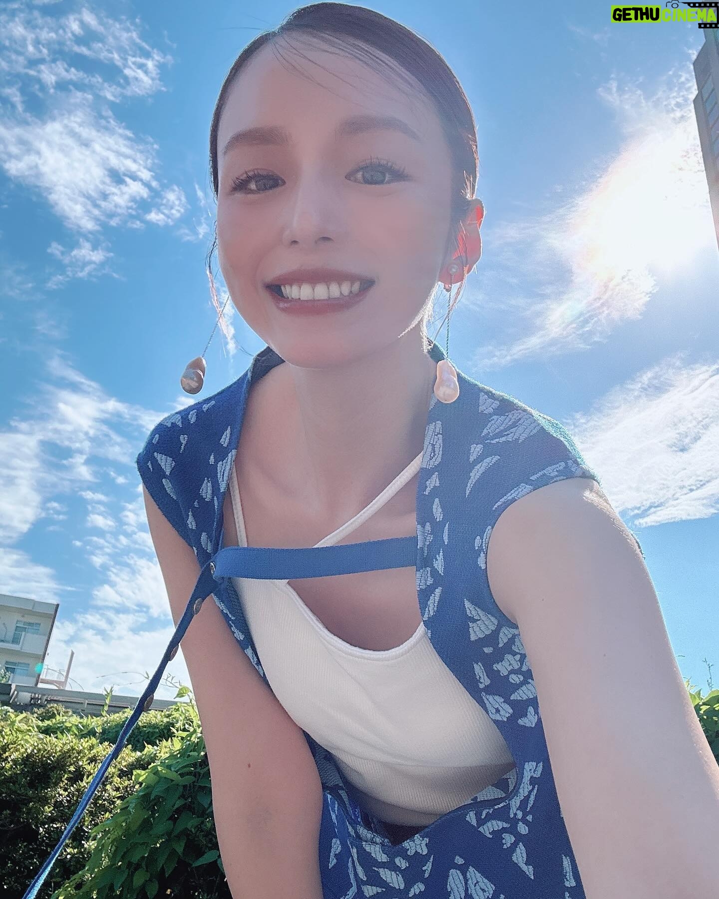 Aya Hirano - 7.6K Likes - 【グランブルーファンタジー】
『ぐらぶるTVちゃんねるっ!』に2週に渡ってゲスト出演させていただきました!
ブローディアとベアトリクスのお話をたっぷり💖
プライベートやお仕事の裏話もたくさん!
YouTubeにて公開されているので、
お時間ある時に是非見てみてください✨
vest,pants: @uttrykk_official
earrings: @__ripsalis__
rings: @plafu77 @ovovjewerlyofficial
bracelet: @caki.jewelry
accessories: @rhodes_showroom
#グランブルーファンタジー #グラブル
#ぐらぶるtvちゃんねるっ
#ベアトリクス #ブローディア
#ayahirano #平野綾