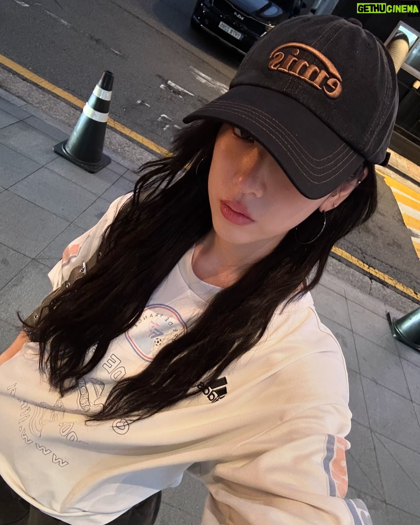 Ayaka Miyoshi - 139.6K Likes - 그냥 놀러🐾ㅎㅎ