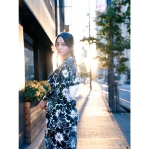 Ayame Misaki Instagram - #りんご飴 #夏祭り #夏休み #夏の終わり #浴衣 #夏 #japan
#yukata #yukatagirl #kimono #kimonogirl #kimonostyl