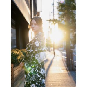 Ayame Misaki Instagram - #りんご飴 #夏祭り #夏休み #夏の終わり #浴衣 #夏 #japan
#yukata #yukatagirl #kimono #kimonogirl #kimonostyl