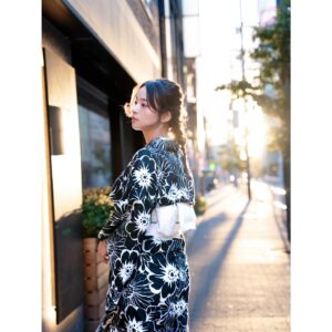 Ayame Misaki Instagram - #りんご飴 #夏祭り #夏休み #夏の終わり #浴衣 #夏 #japan
#yukata #yukatagirl #kimono #kimonogirl #kimonostyl