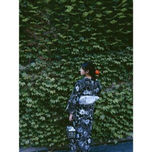 Ayame Misaki Instagram - #りんご飴 #夏祭り #夏休み #夏の終わり #浴衣 #夏 #japan
#yukata #yukatagirl #kimono #kimonogirl #kimonostyl