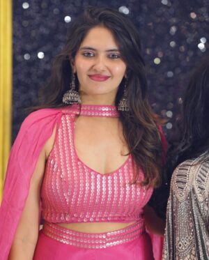 Ayraa Instagram - Unpleasant candids from a wedding 🫠
1. A society aunty approaching me
2. Me fake smiling for her 
3. Always recording stuff
4. Dancing while trying to remember the steps 
5 -You guys caption it?🤣