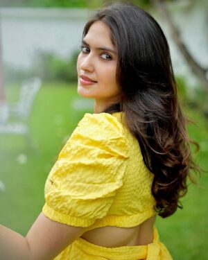 Ayraa Instagram - Just in my bright sunny yellow world 💛

Shot by : @shotsbyharsha